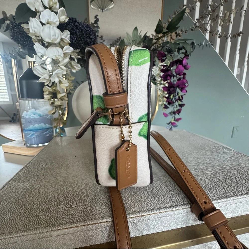 Coach White and Green Lime Crossbody Camera Style Bag - Picture 9 of 16